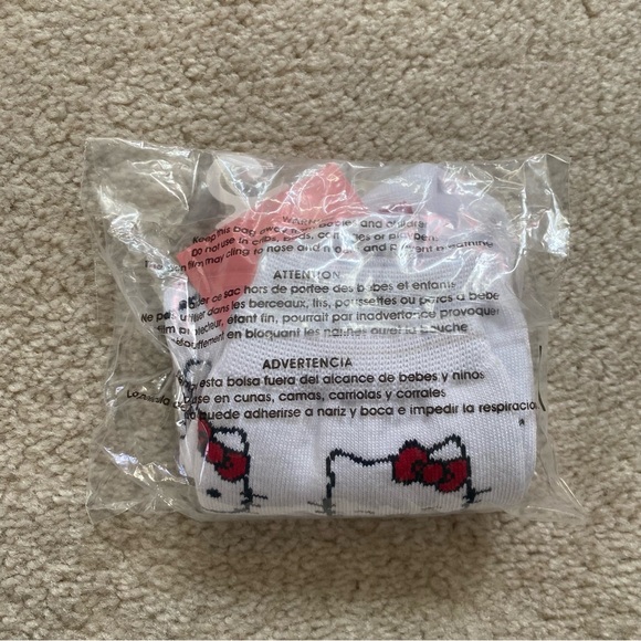 BAGGU HELLO KITTY SOCKS - Picture 3 of 7